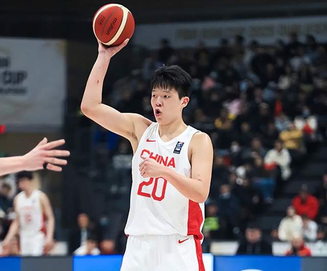 19岁意中锋退NBA选秀加盟NCAA