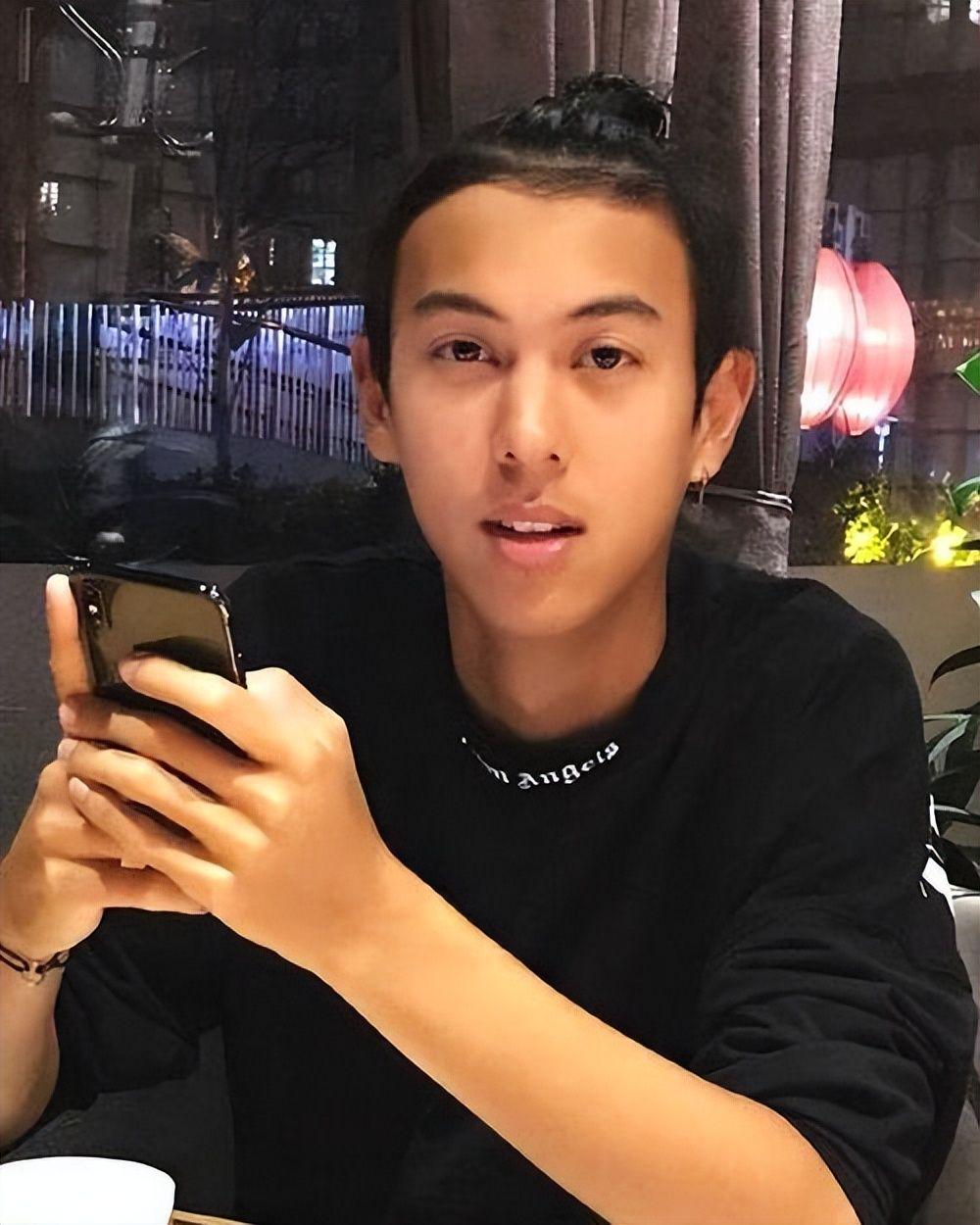 美媒建议老鹰签阿尔瓦拉多
